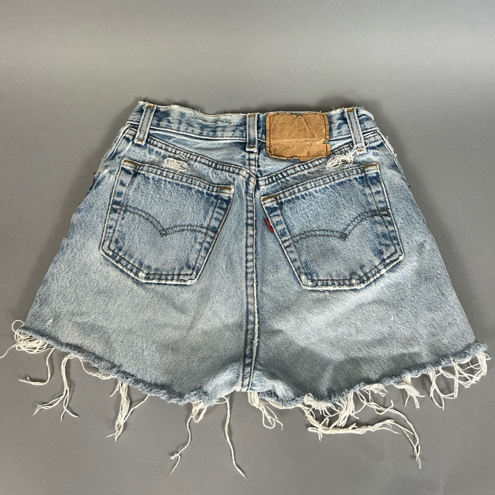 ❌SOLD-DEPOP❌ Levi’s Vintage Distressed Denim Shorts - Picture 1 of 5